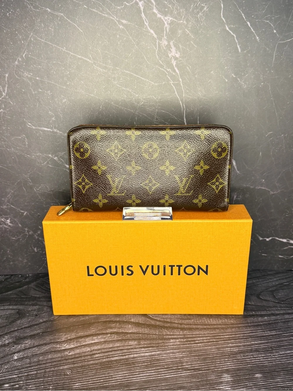 Louis Vuitton Monogram Zip Wallet | LV Zippy Wallet | Vintage| w/box and COA